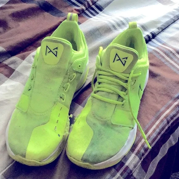 Size 10 Nike Sneakers! Free shipping!! Worn condition - Picture 1 of 4